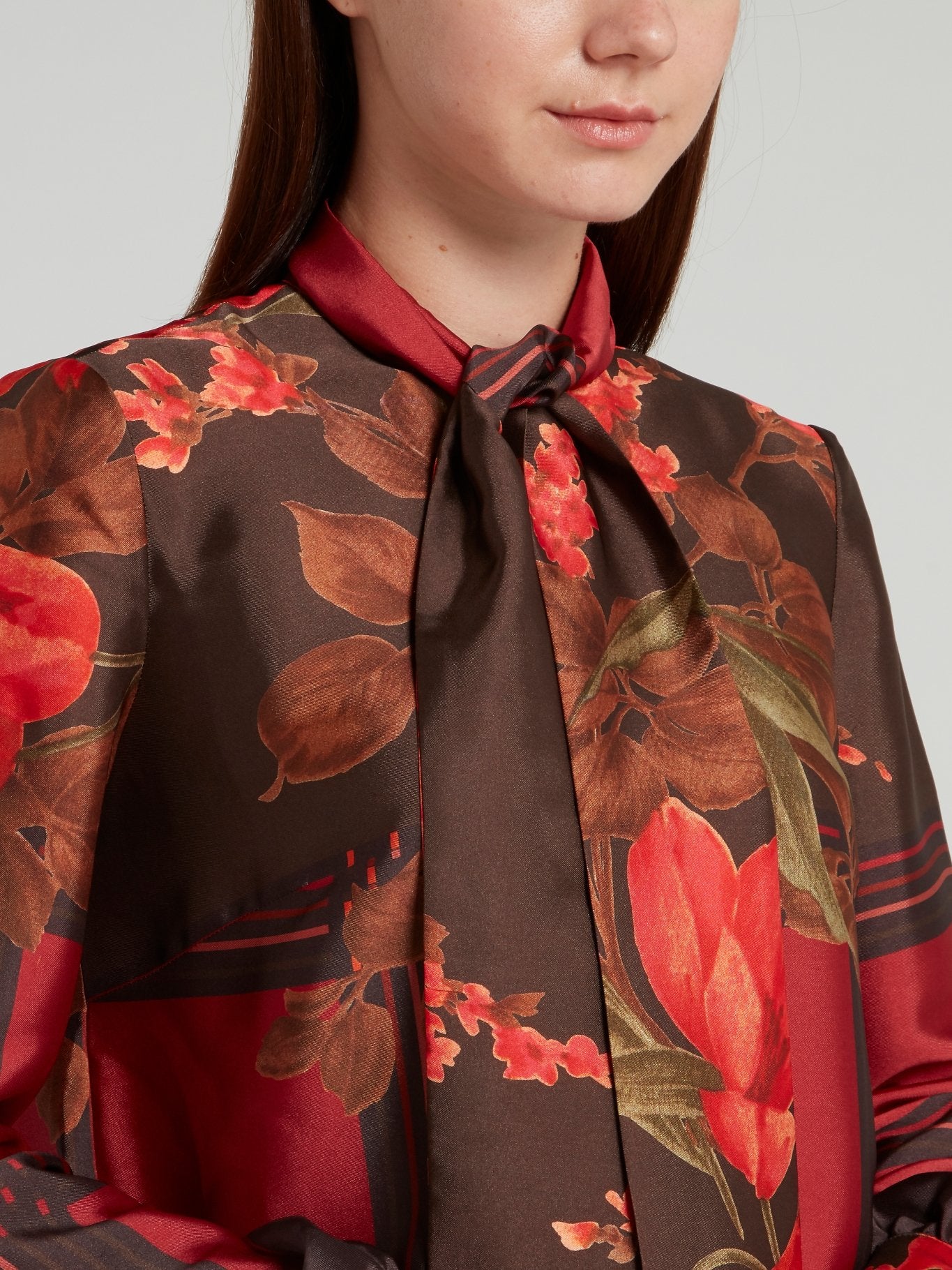 Красная блузка в клетку с цветочным принтом и бантом