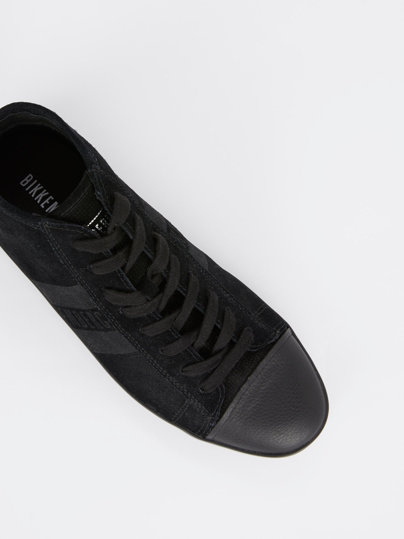 Черные высокие замшевые кроссовки