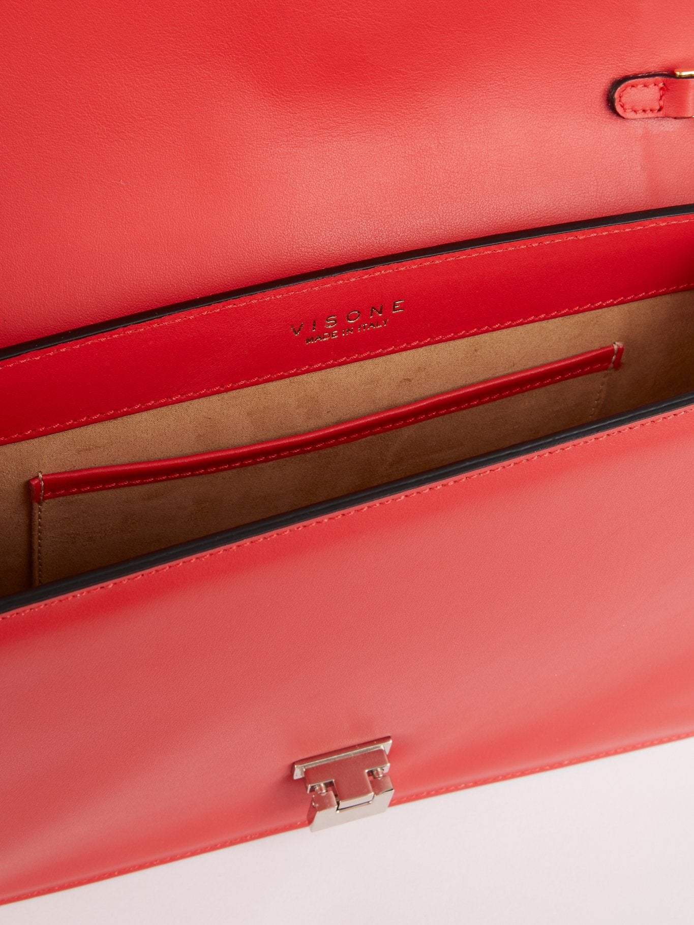 Красная кожаная сумка на плечо с металлическим ремешком Lizzy