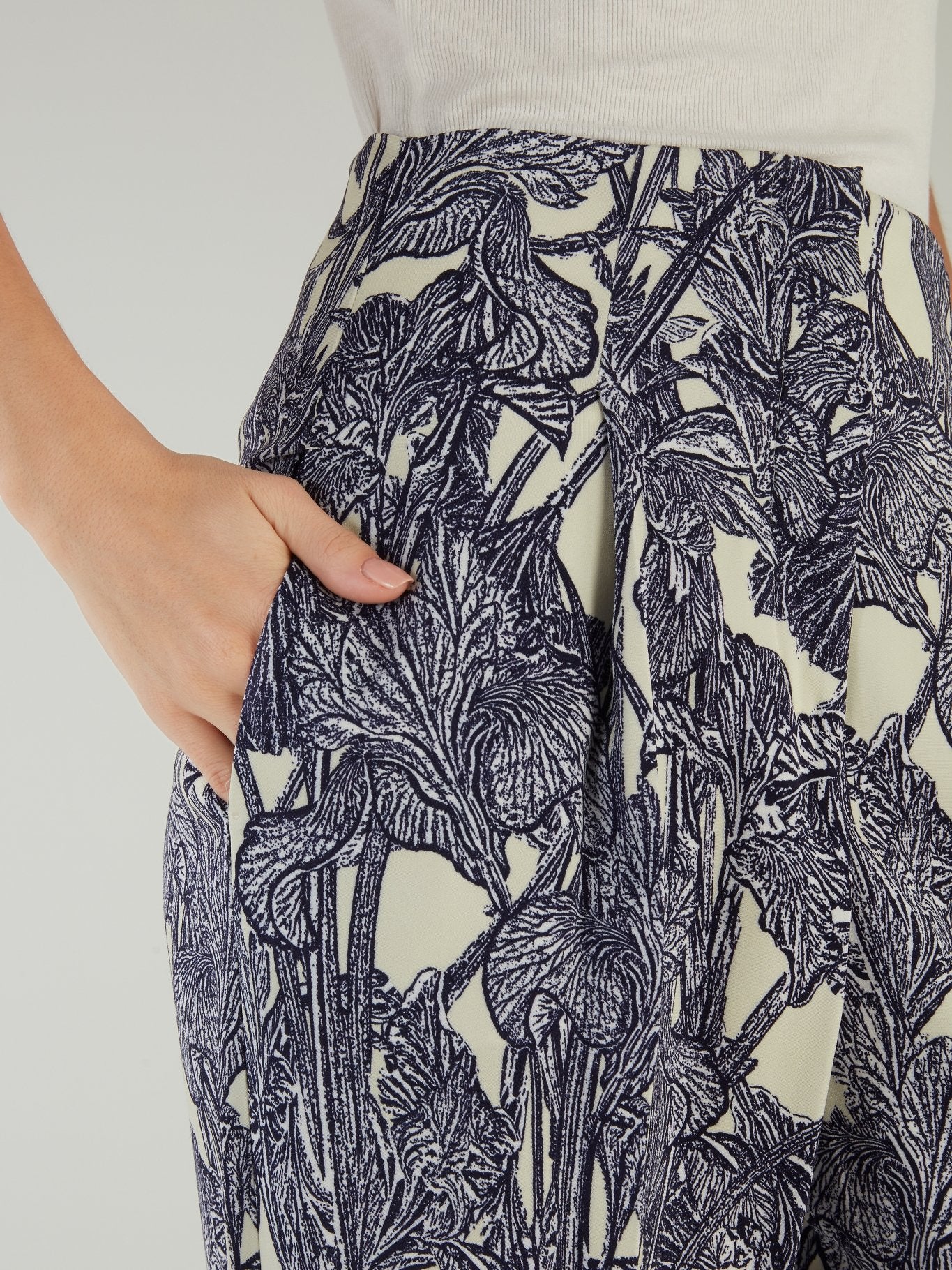 Широкие брюки с цветочным принтом