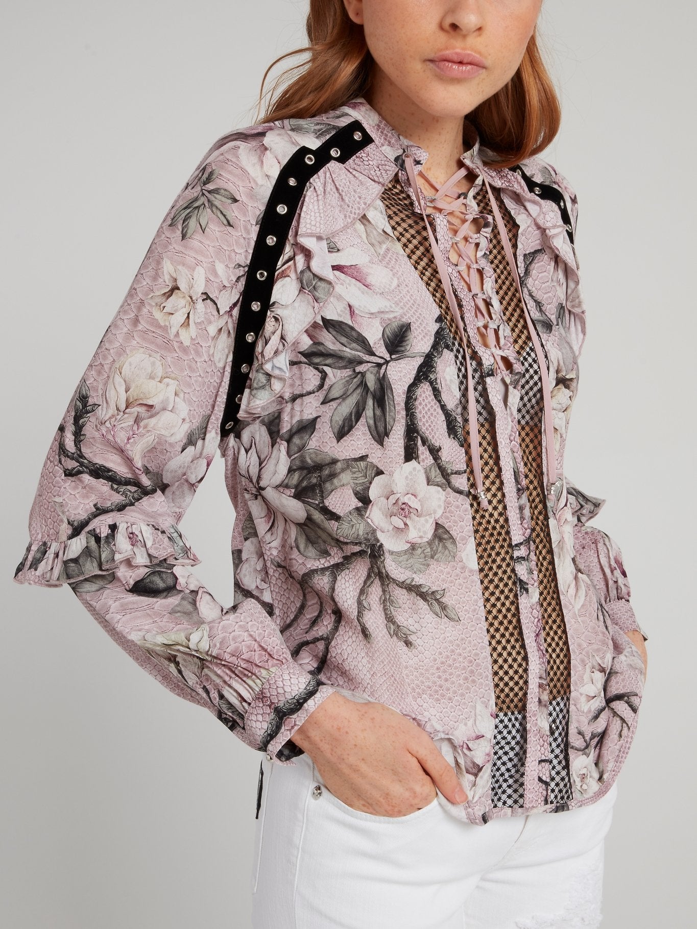 Розовая блузка со шнуровкой, цветочным и змеиным принтом
