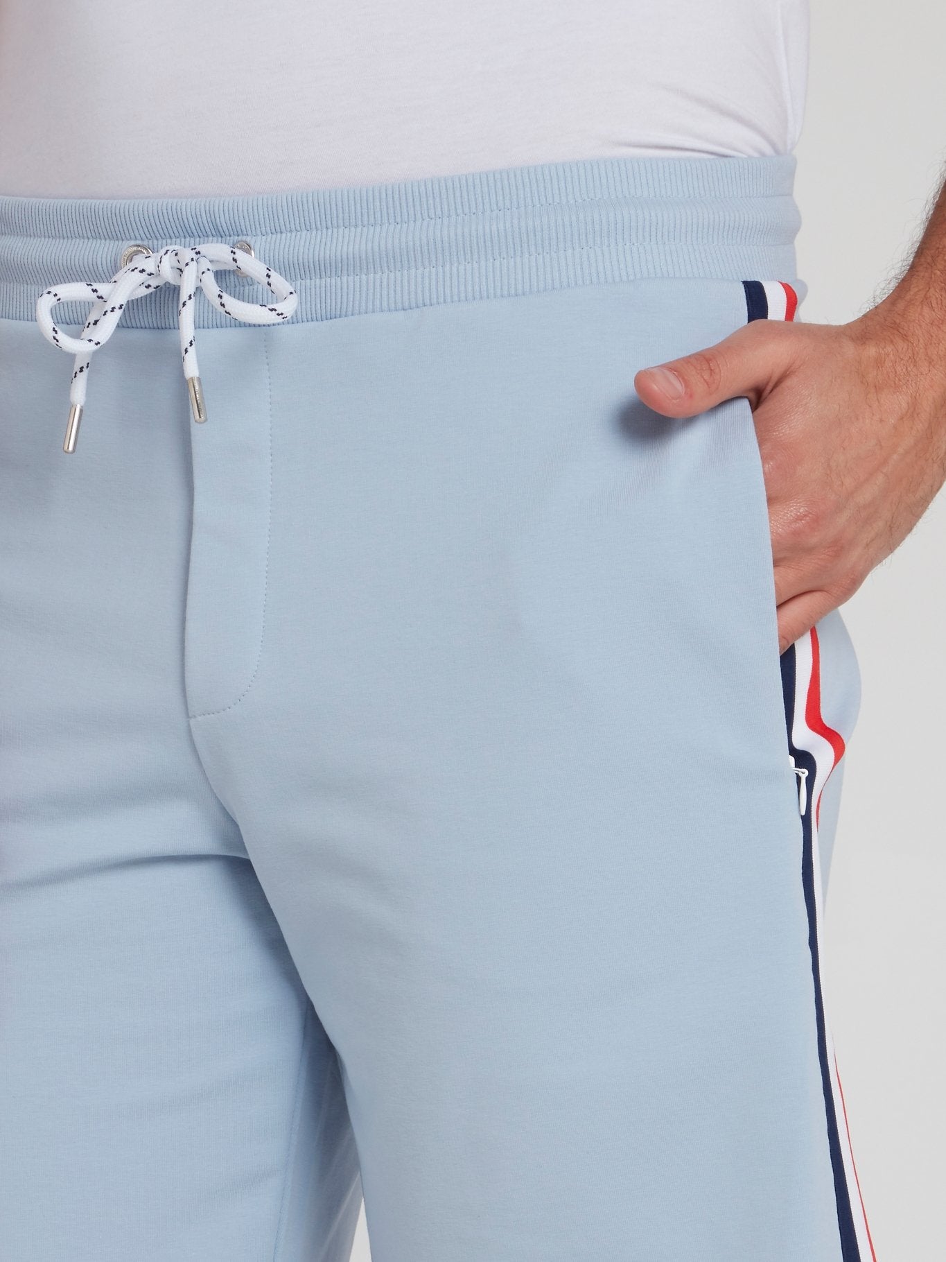 Голубые хлопковые шорты с лампасами