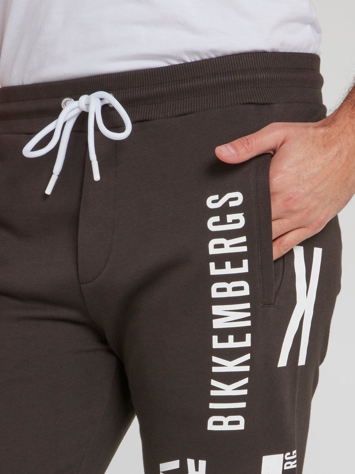 Темно-серые спортивные брюки с надписью