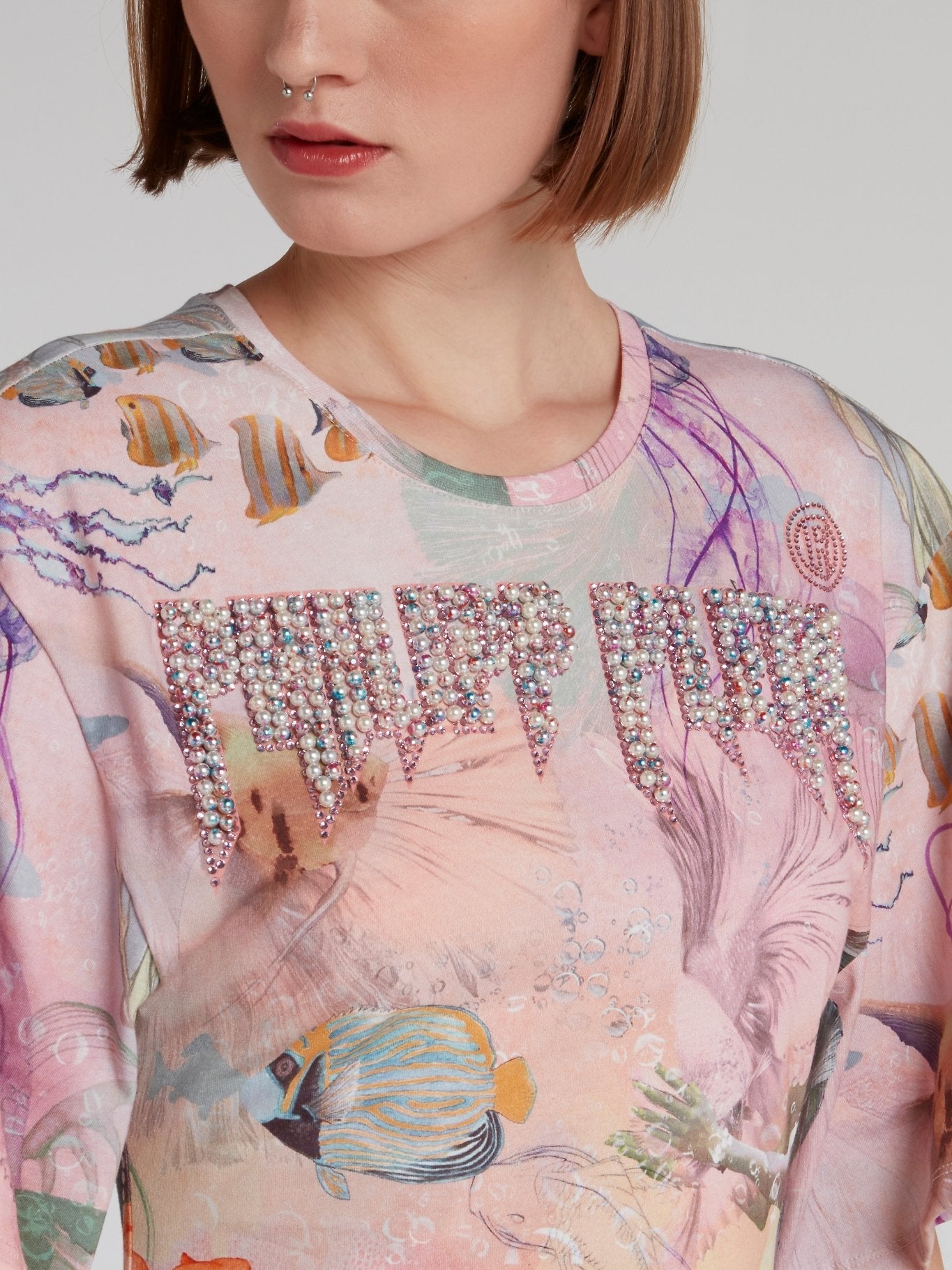 Платье-мини с морским принтом и логотипом из жемчужин