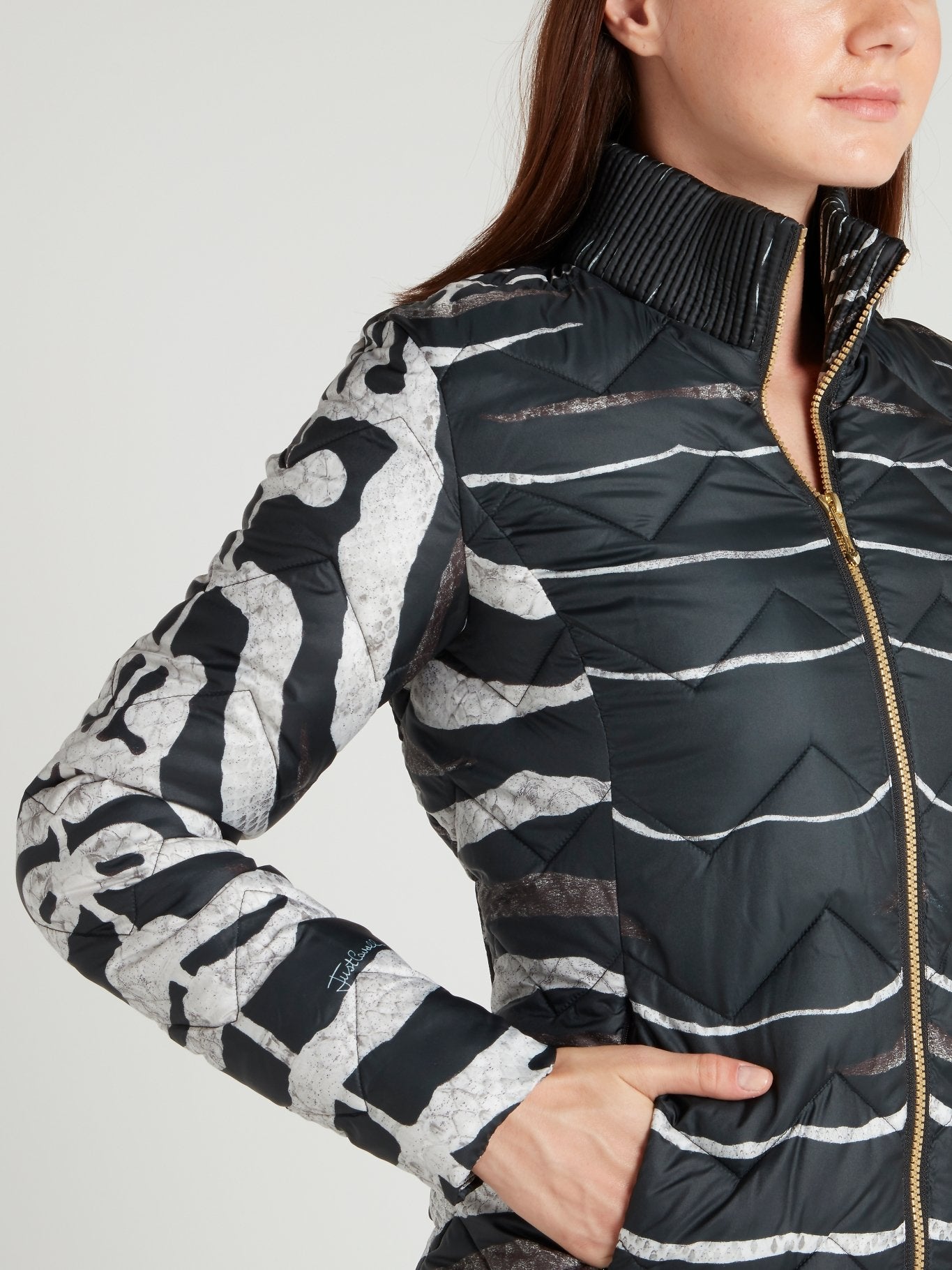 Дутая куртка с анималистическим принтом
