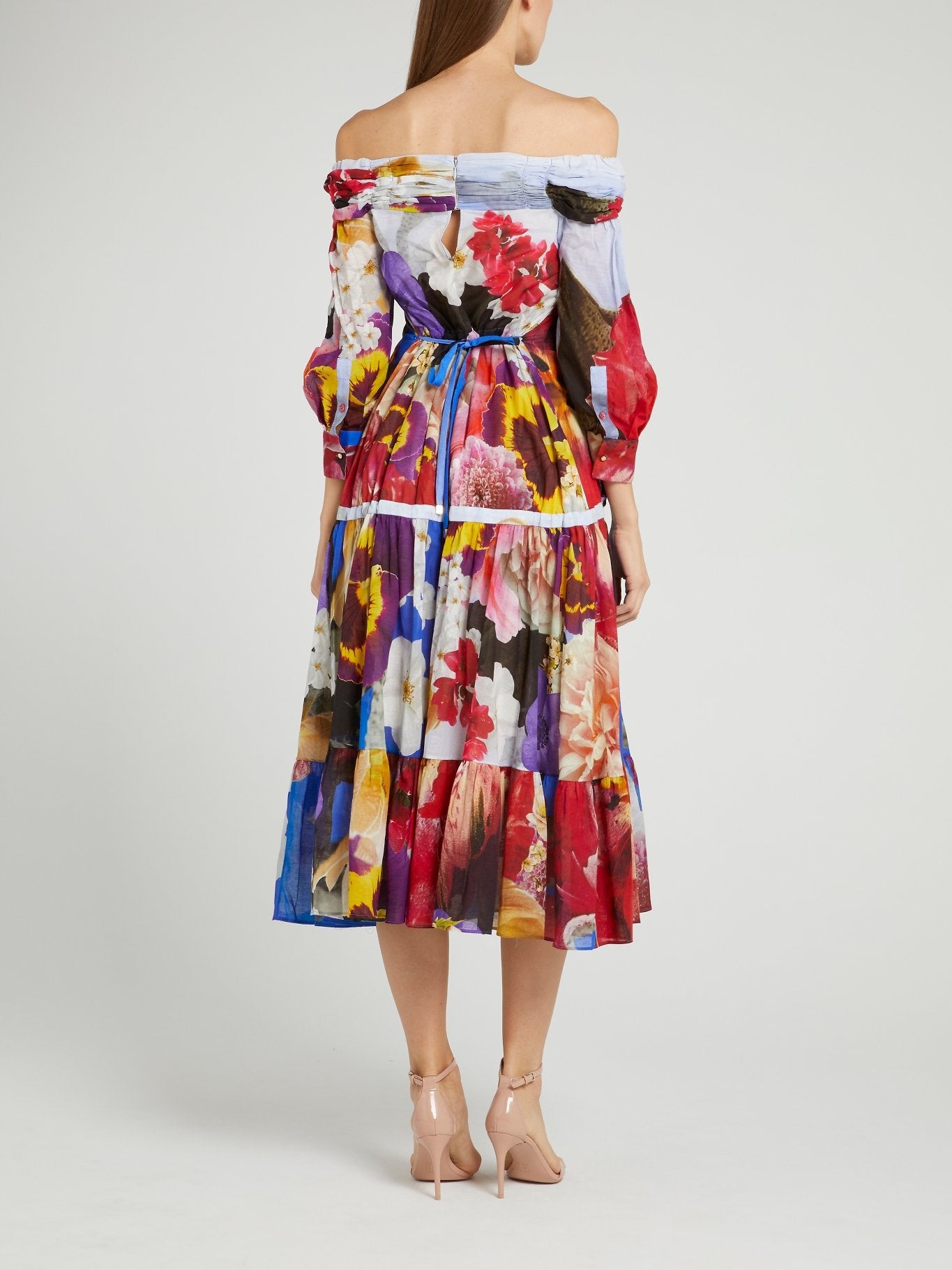 Платье-миди с открытыми плечами и цветочным принтом