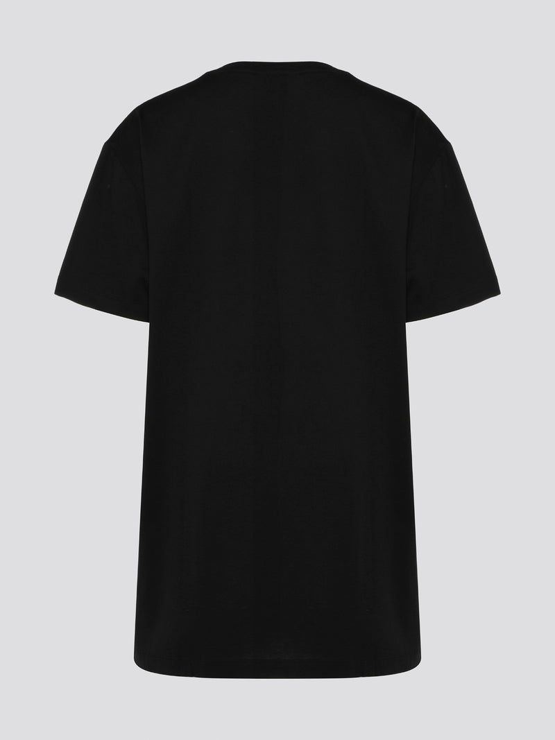 Step up your streetwear game with this Roberto Cavalli Black Logo Print Oversized T-Shirt. Emblazoned with the brand's iconic logo in a bold graphic print, this tee is sure to make a statement wherever you go. The oversized fit adds a touch of urban edge, perfect for pairing with your favorite jeans or joggers for a stylish yet comfortable look.