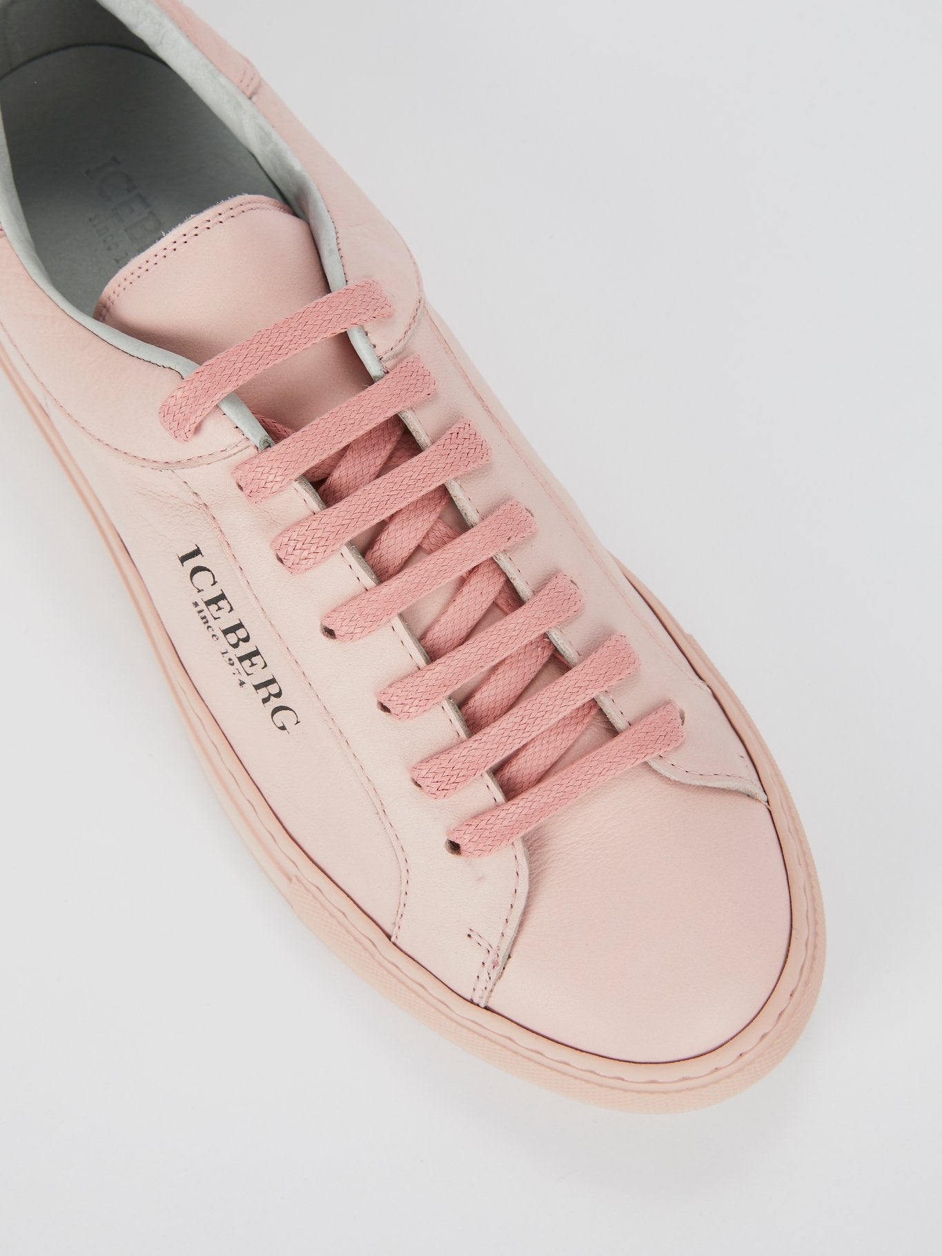 Розовые классические кожаные кроссовки с логотипом
