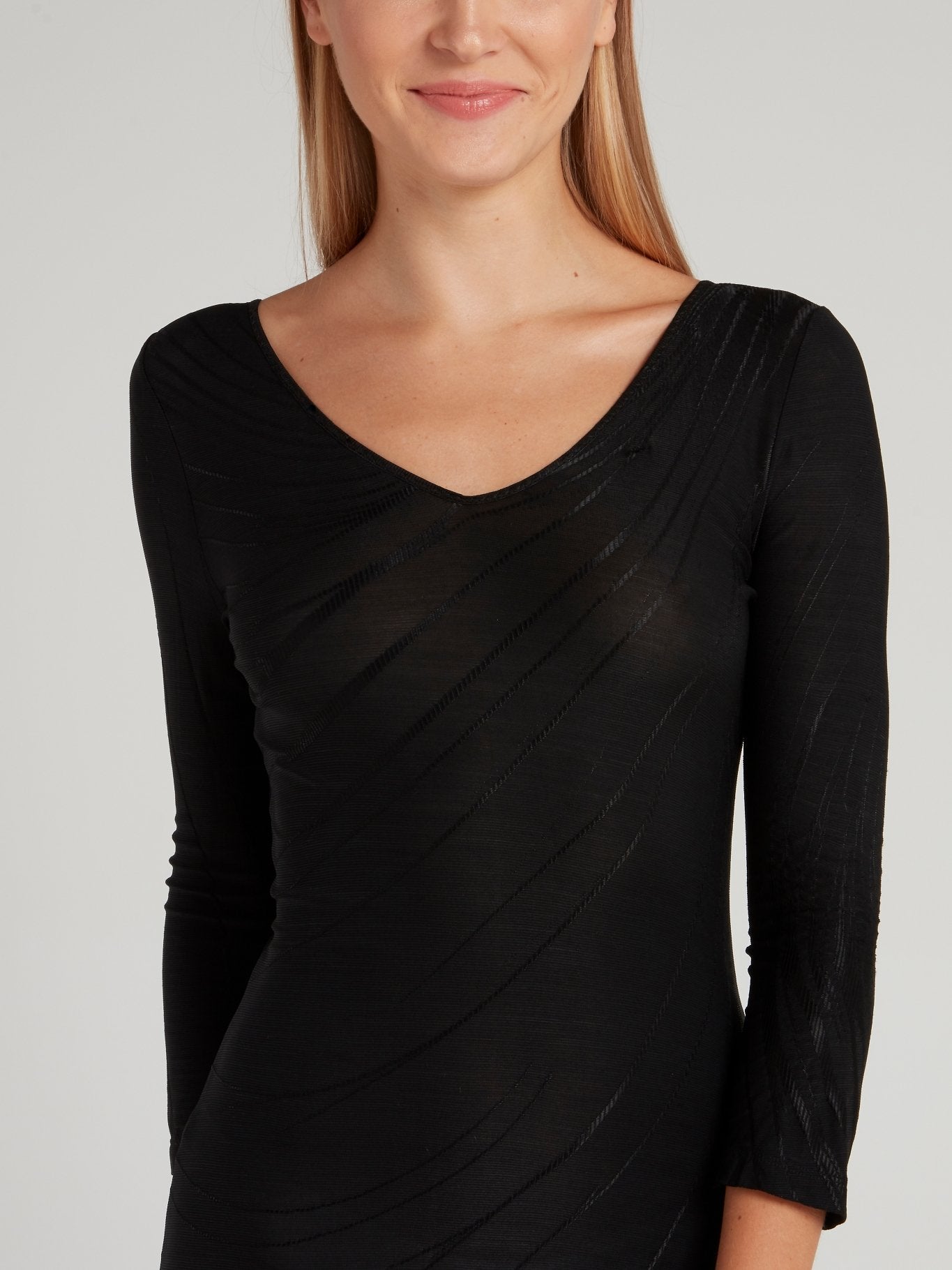 Черное платье-макси с вырезами на спине