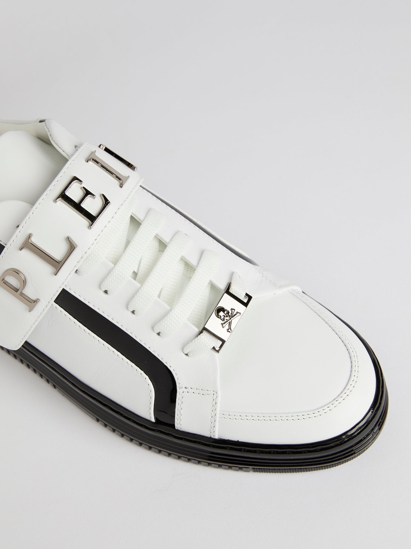 Белые кроссовки на шнуровке Gilda