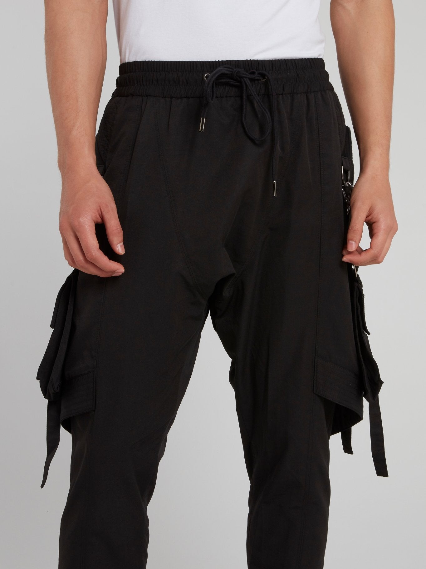 Черные зауженные брюки с отделкой