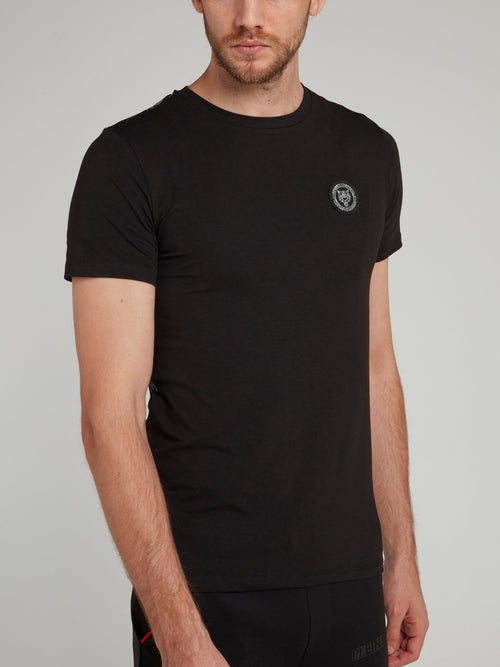Черная футболка с круглым вырезом и рисунком в стиле граффити