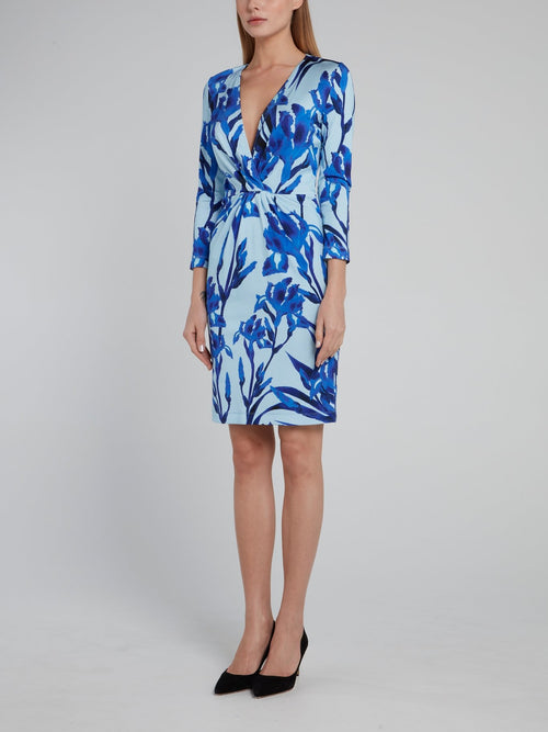 Платье с рукавами 3/4 и синим цветочным принтом