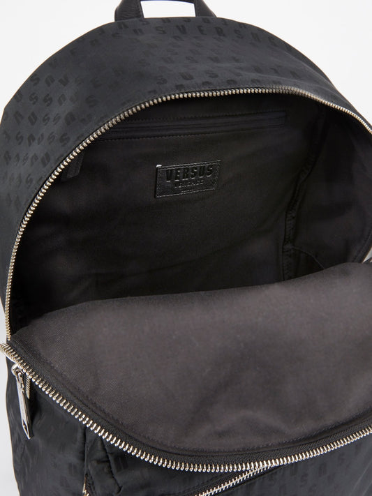 Черный рюкзак с принтом в виде логотипа