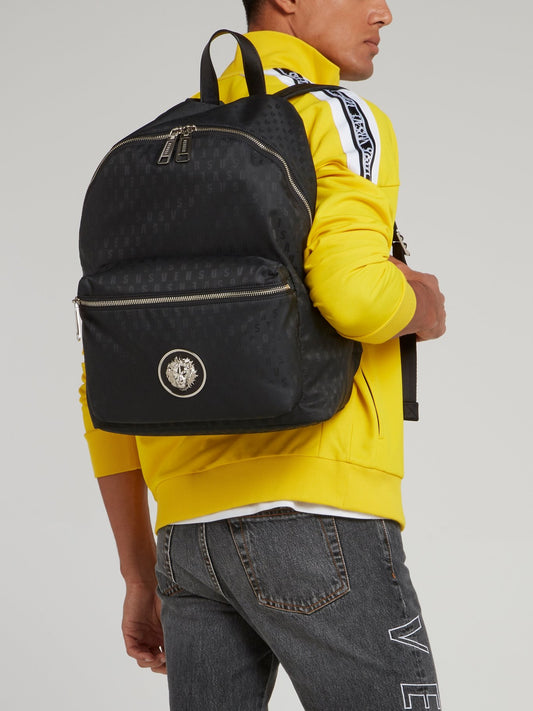 Черный рюкзак с принтом в виде логотипа