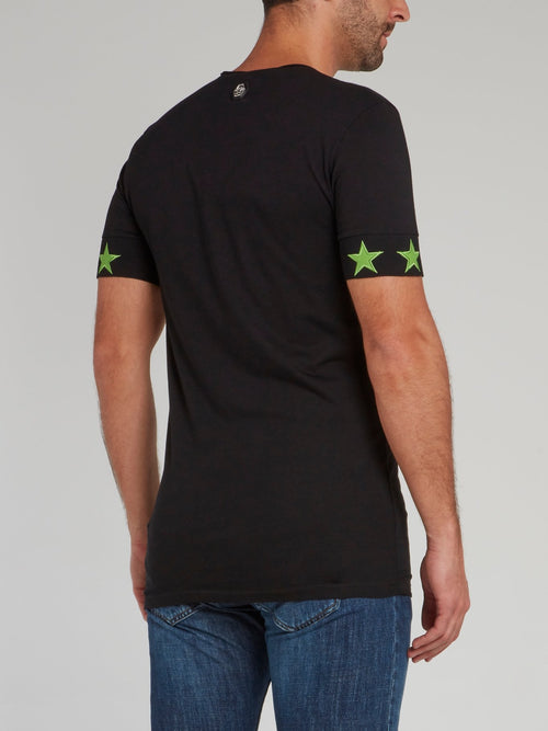 Черная футболка с зелеными звездами и черепом