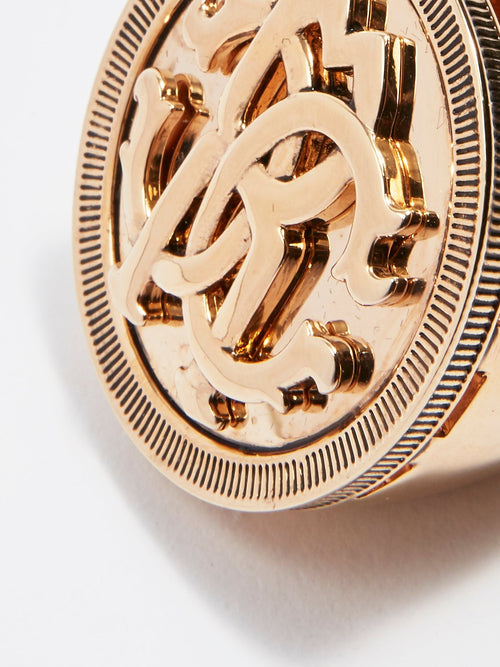 Золотое кольцо с монограммой RC