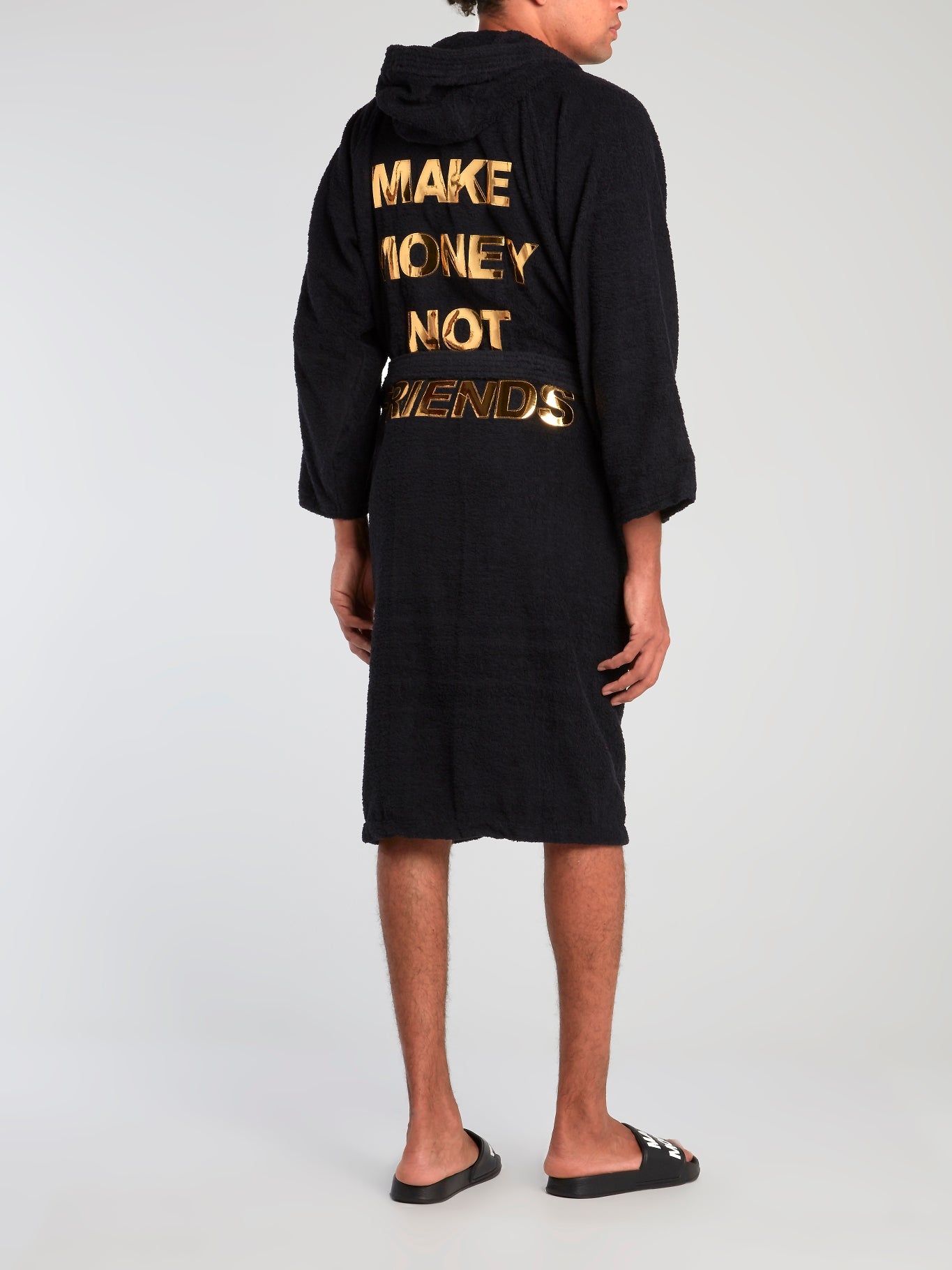 logo-embroidered bathrobe in black