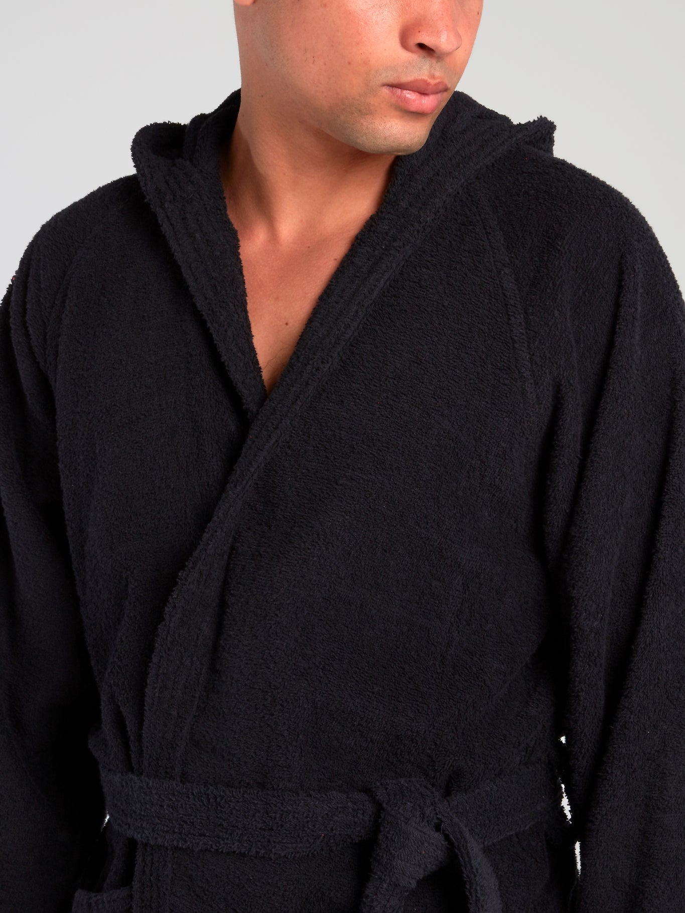 logo-embroidered bathrobe in black