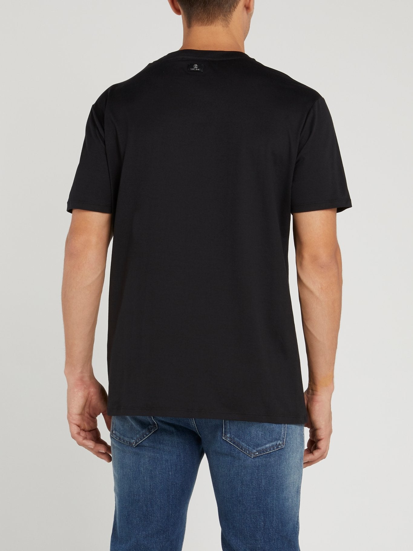Черная футболка с мифическим принтом